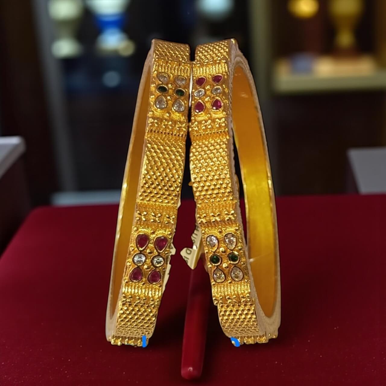 BANGLES